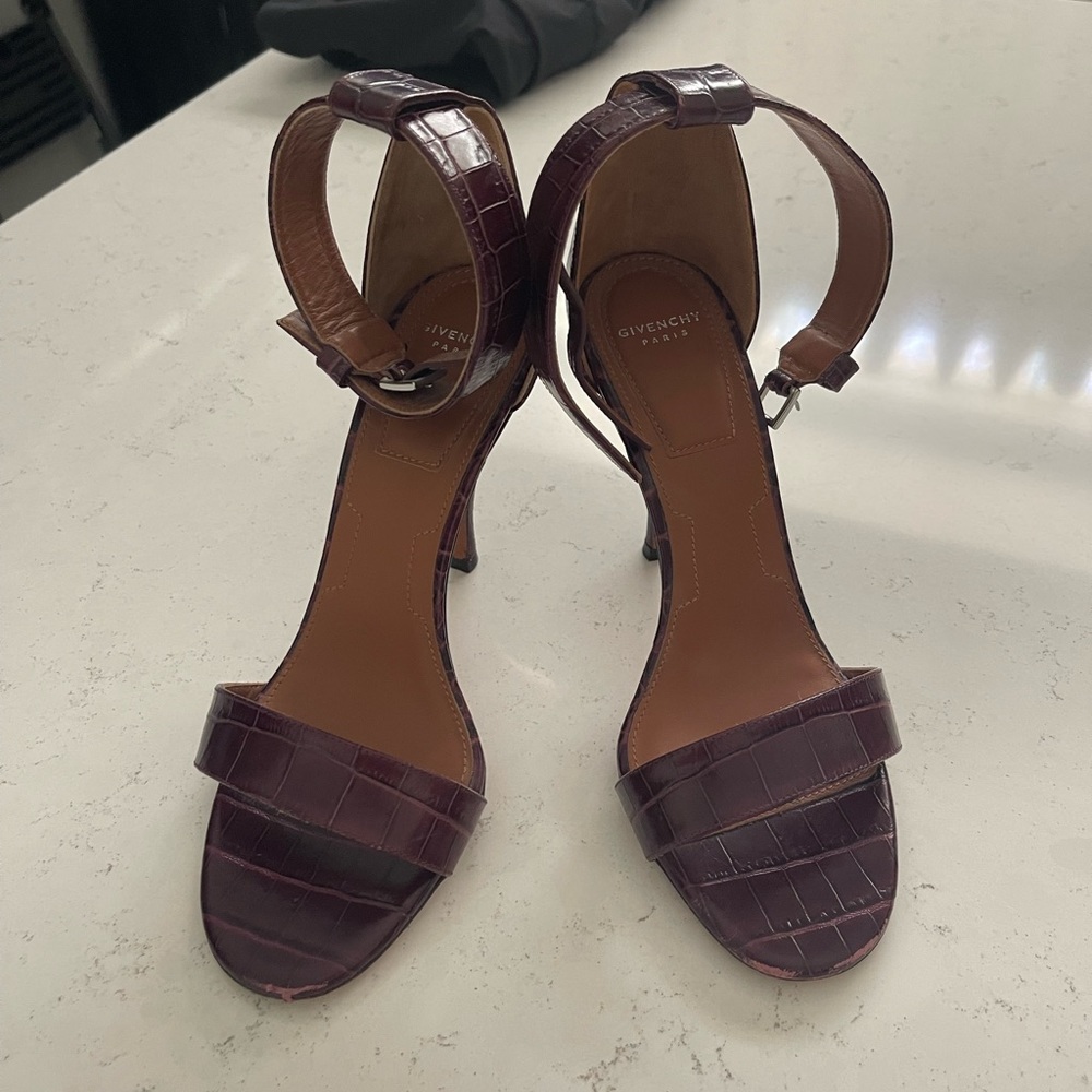 GIVENCHY Mock Croc Sandal Heel in Burgundy / SIZE 36